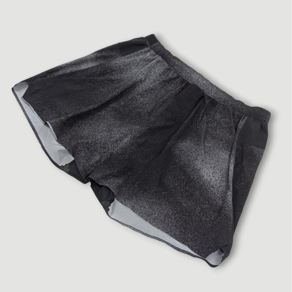 Lululemon Surge Shorts Mens XL 5.5" Inseam Black Gray Ocean Spray Lined Athletic